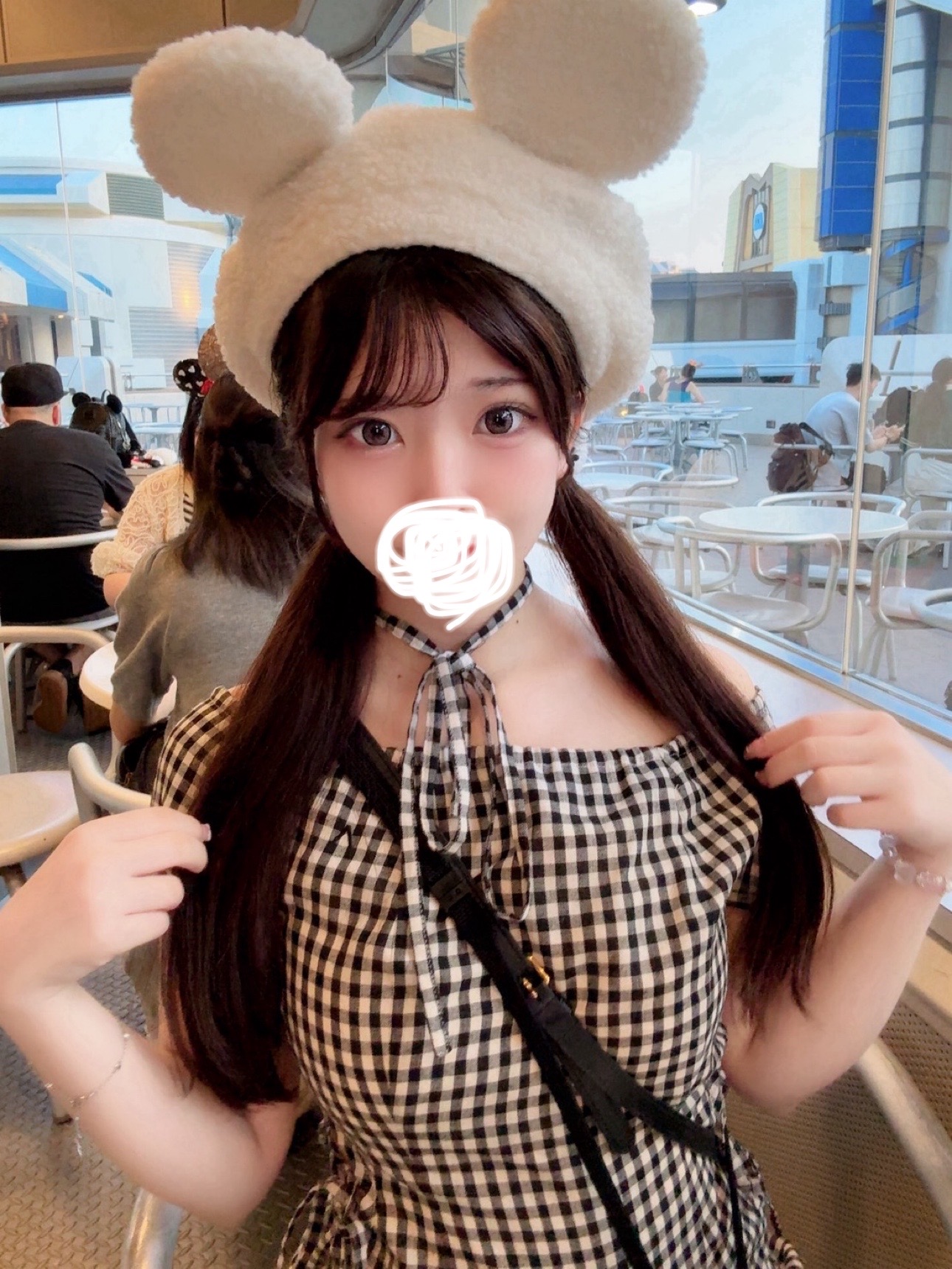 朝比奈しほ